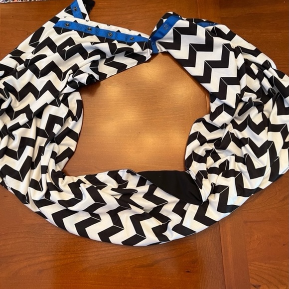 Reversible Lululemon Vinyasa Scarf Black/White Chevron - Picture 1 of 2